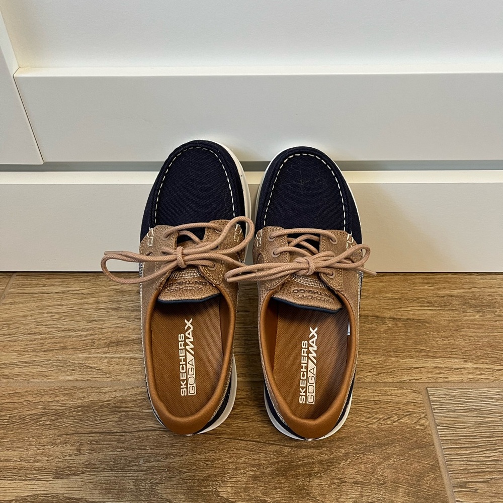 Skechers GogaMax On-The-Go boat style shoes
